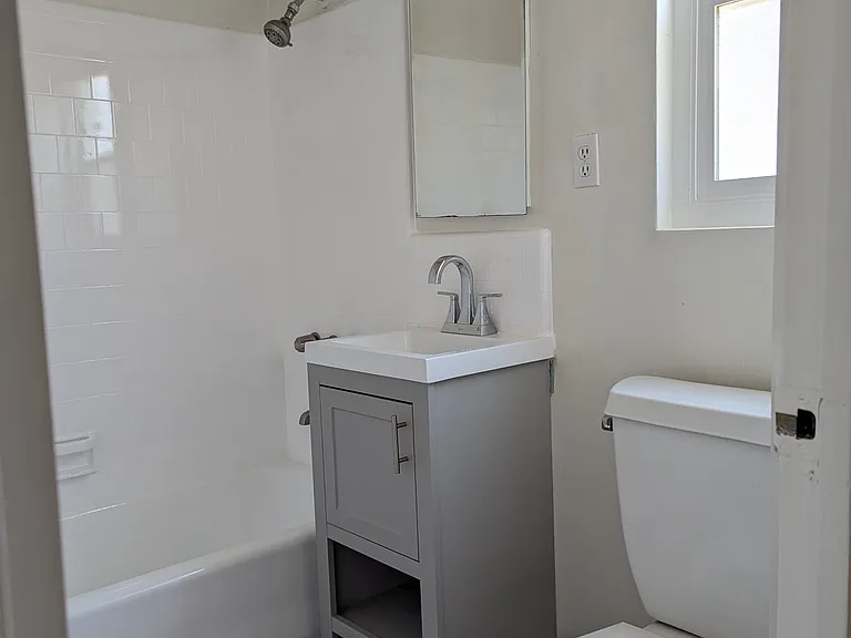 1320 N Hollywood Way #B — Photo 11