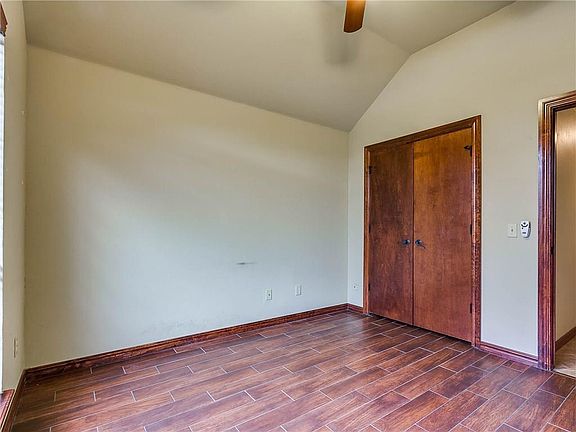 5th image of 7609 Twin Oaks Dr