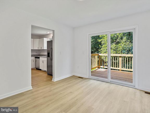 5th image of 657 Ash St
