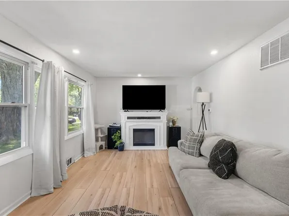 11102 Winchester Ave, Kansas City, MO 64134