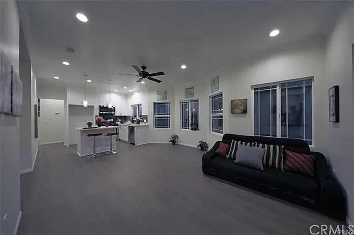 2 bed, $1,386 — Photo 3