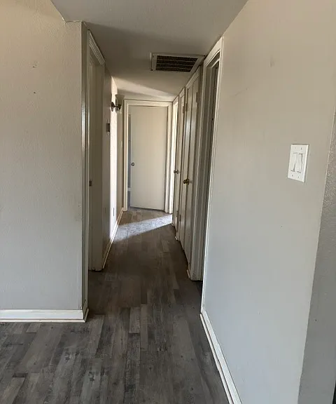 1470 W Houston Ave — Photo 4