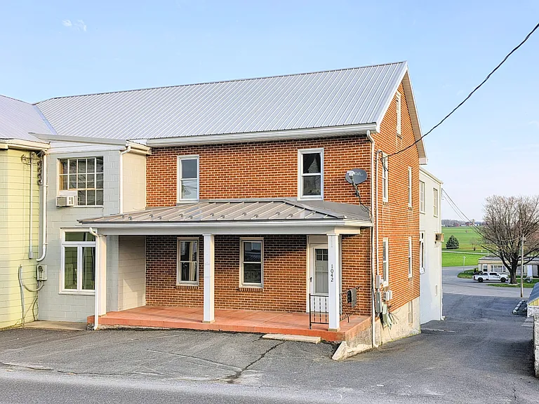 1042 Martindale Rd — Photo 1