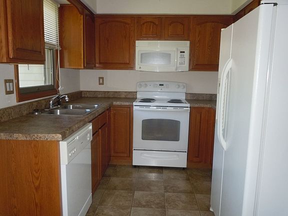 4th image of 1815 Parkview Dr