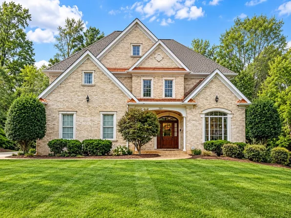 7517 Henson Forest Dr, Summerfield, NC 27358