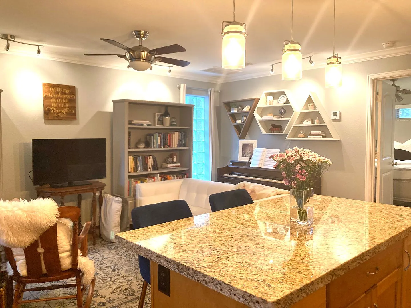 Updated 1/1 in the Heights! — Photo 3