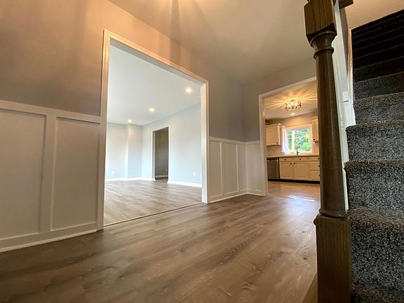 3rd image of 2655 Stephenson Dr