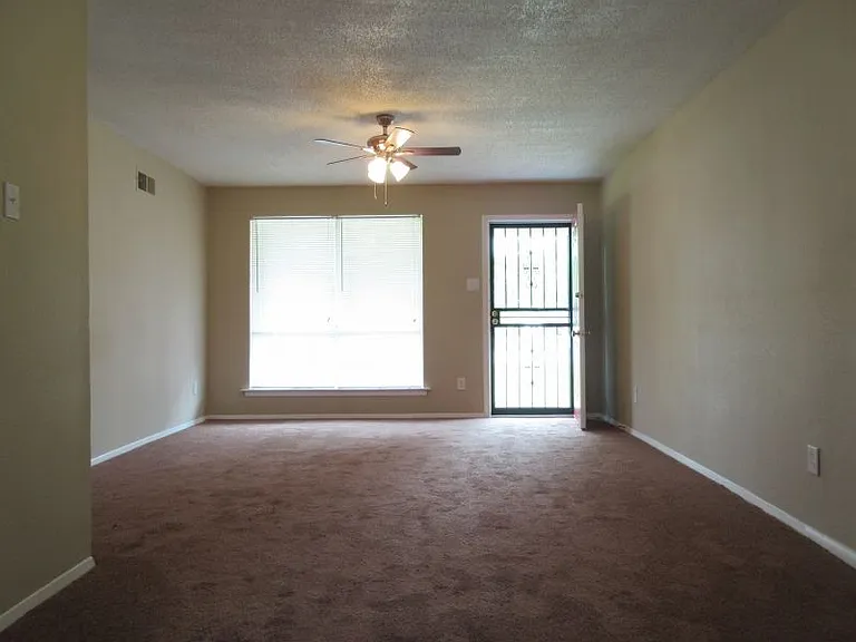 1933 Saint James Dr — Photo 4