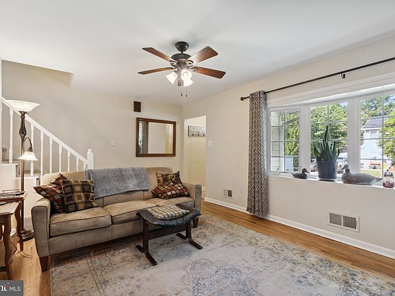 5th image of 1015 Sharon Dr