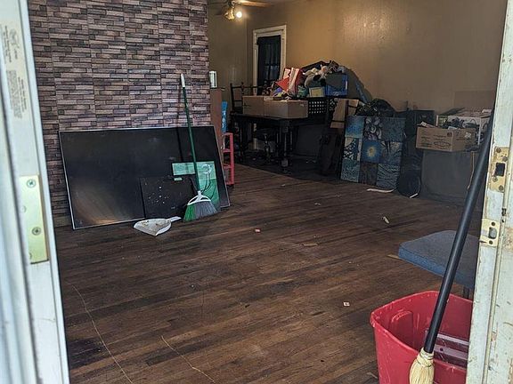 2nd image of 1115 Wycomb Dr
