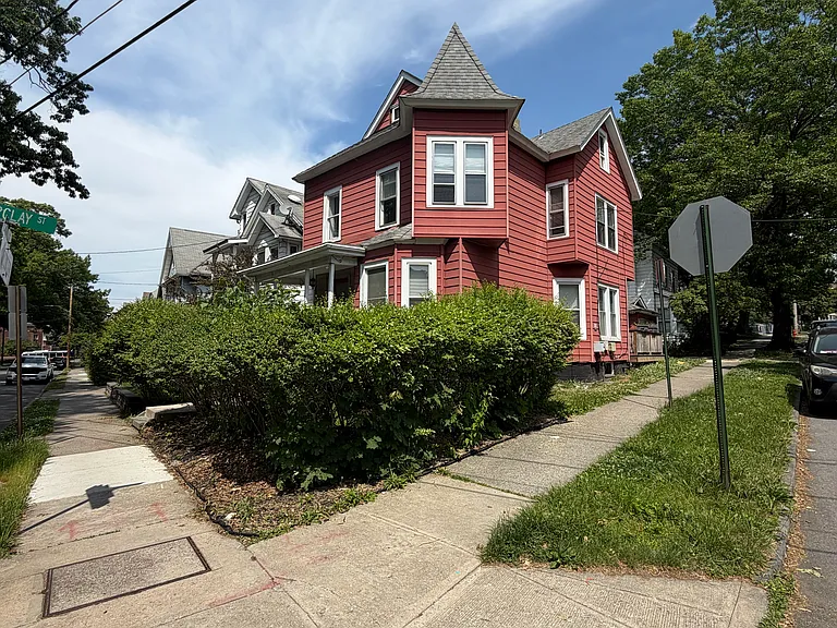 25 Carroll St #2 — Photo 24