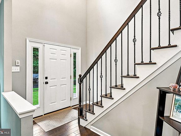 4th image of 445 Waterfords Edge Ct