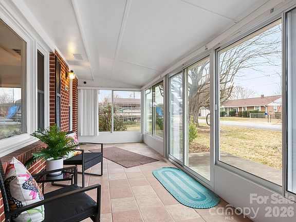 2nd image of 608 S Buena Vista Dr