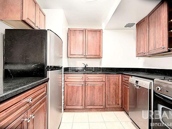 3rd image of 35 Grove St APT Gm