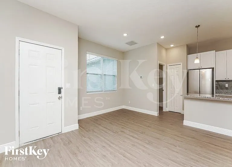 2420 San Filippo Dr SE — Photo 4
