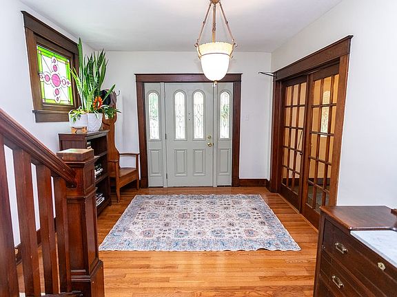 5th image of 335 Derrick Ave