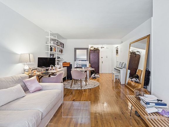 5th image of 165 Christopher St APT 2U