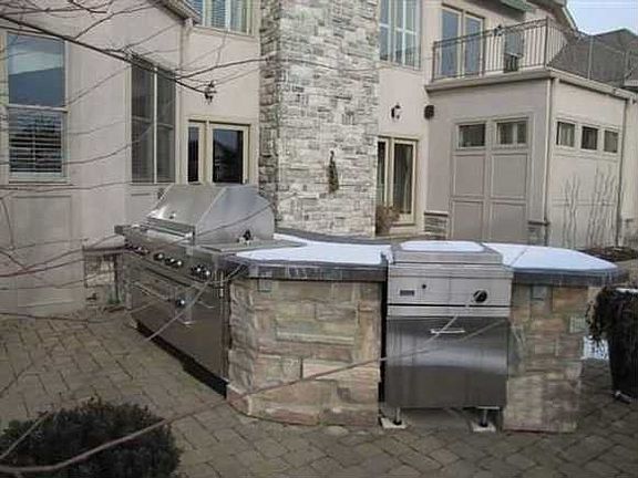 3rd image of 6655 Traquair Pl