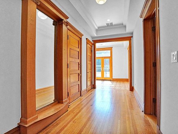 4th image of 662 W Wellington Ave #2W