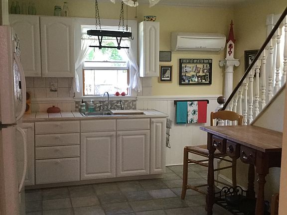 Kitchen w/stairway