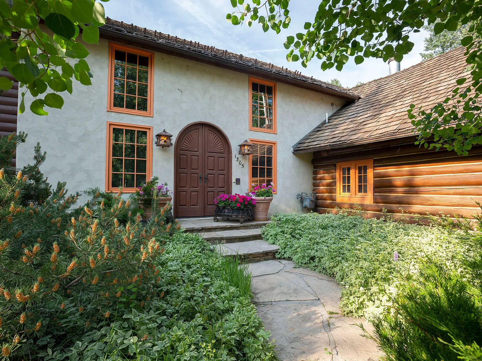 6 bed, 6112 sqft, $40,000 — Photo 1