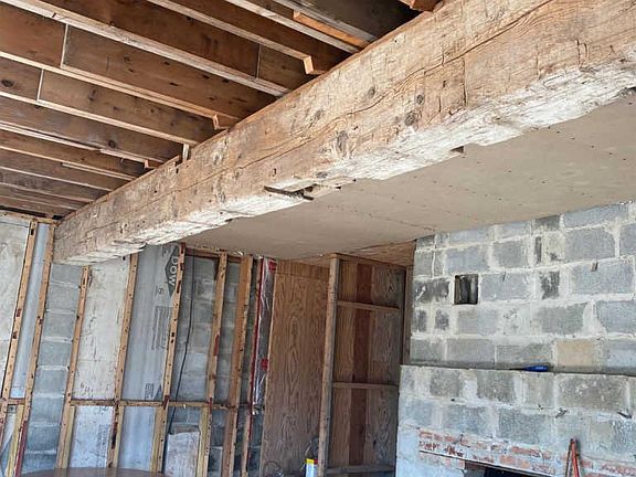 5th image of 353 Blackberry St