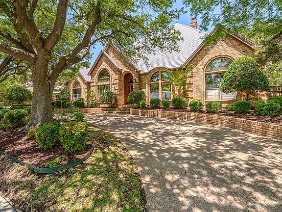 2nd image of 2916 Meadowview Dr