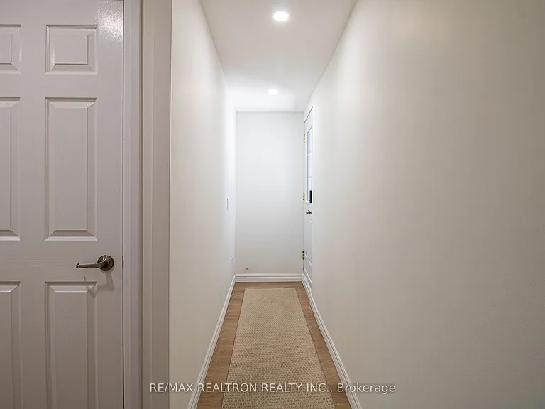 96 Southdale Dr #LOWER — Photo 3