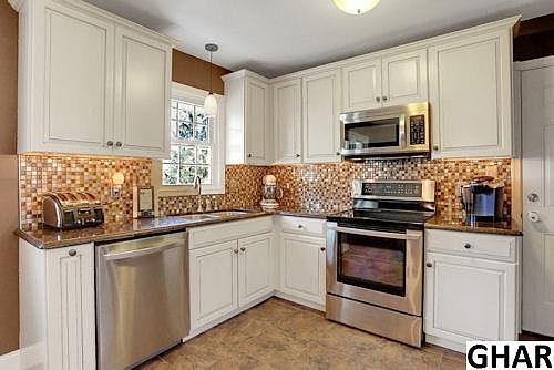 2nd image of 3221 Elmwood Dr