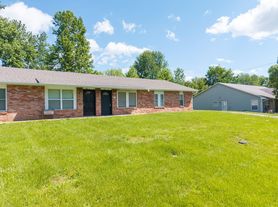 2601 E Oakbrook Dr, Columbia, MO