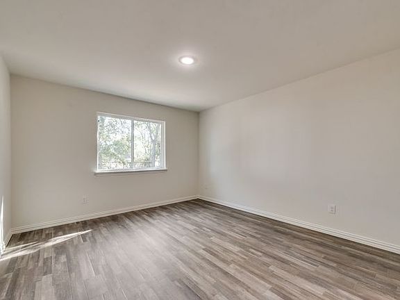 3rd image of 721 Newton Ave