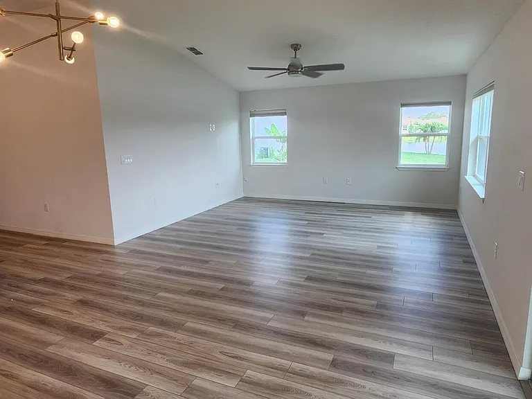 586 Cooper Ct SW — Photo 19