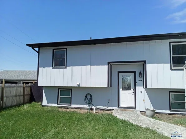 1304 RIVERVIEW CIR, Belle Fourche, SD 57717