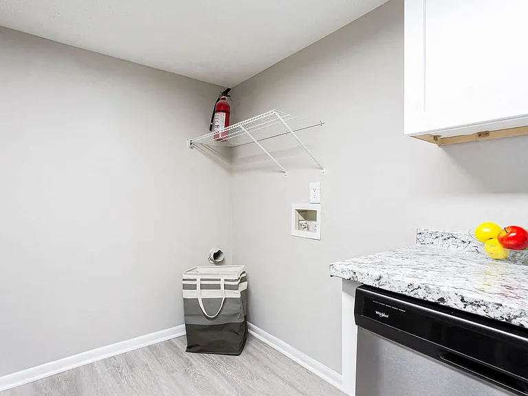 The Cobb Apartments-Townhomes — Photo 11