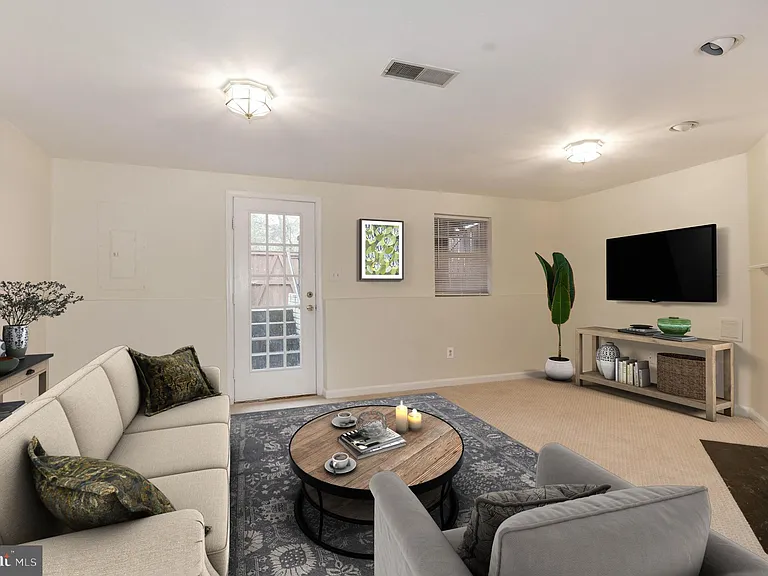 22037 Manning Sq — Photo 42