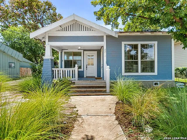 3 bed, 2.0 bath, 1441 sqft, $2,300 — Photo 1