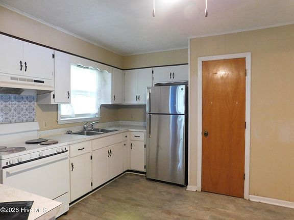 5th image of 1003 Raleigh Street