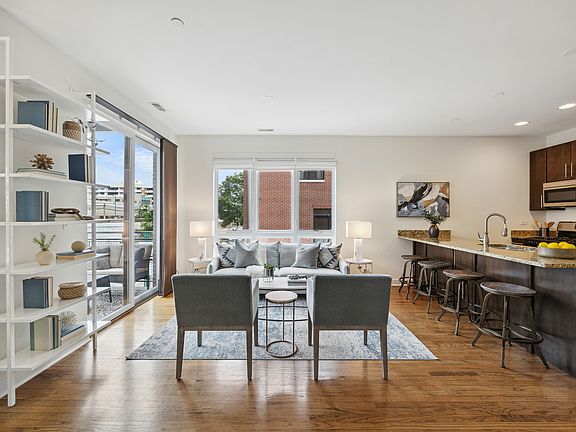 3rd image of 1005 South Blvd #201