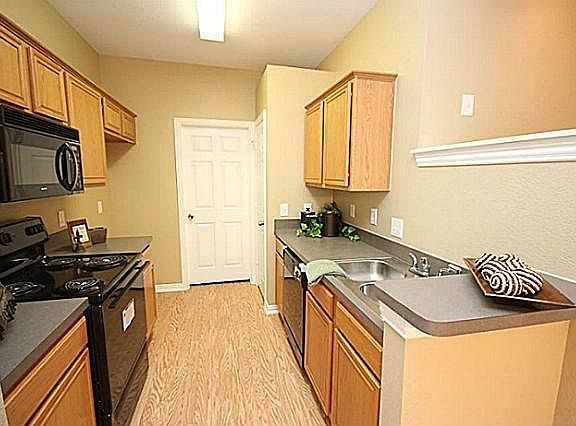 5th image of 9818 Cedarcrest Dr