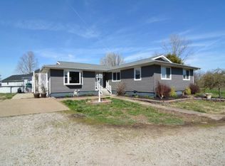 8948 Winery Rd, Wadesville, IN 47638