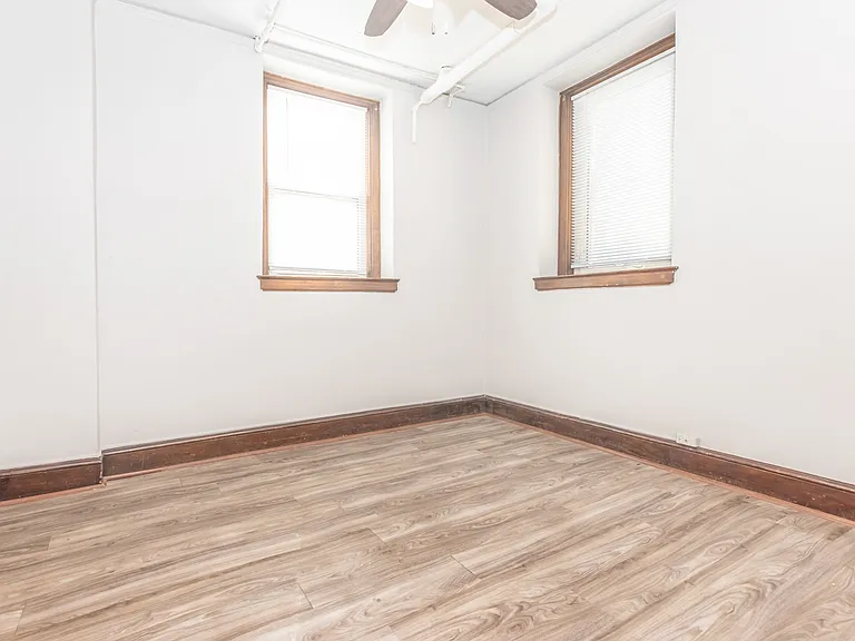 Raymond Apartments — Photo 17