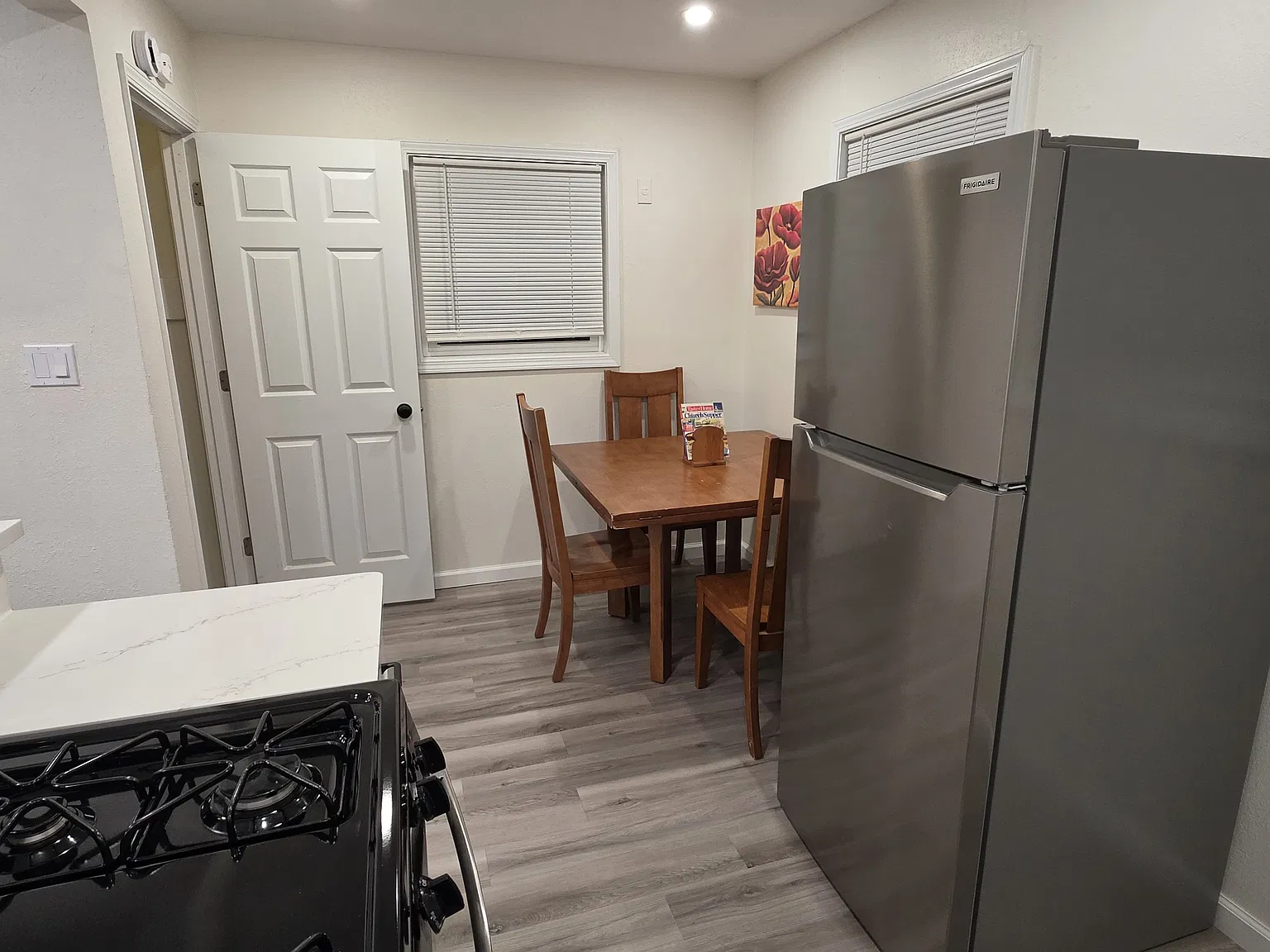 3 bed, 768 sqft, $3,000 — Photo 4