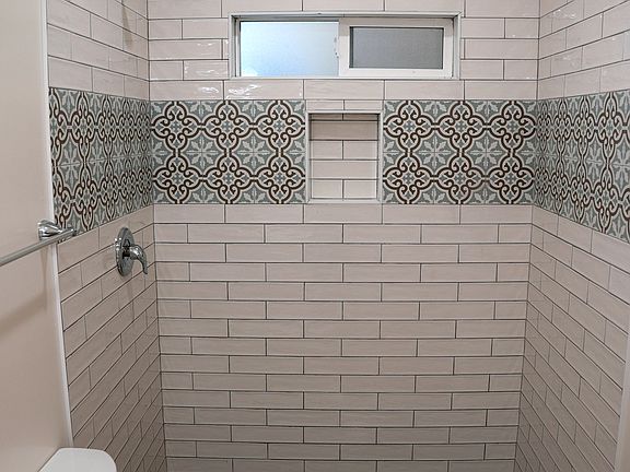 3rd image of 606 S Thornburg St #F