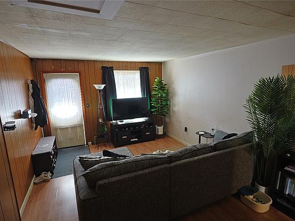 2nd image of 5 N Walnut St