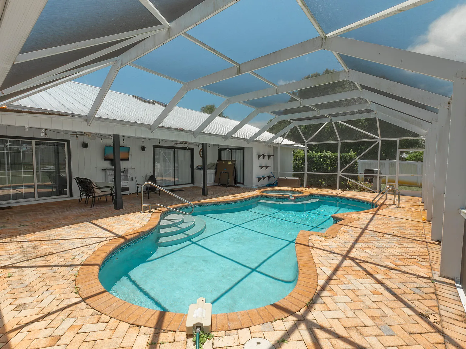 6 bed, 5.0 bath, 2523 sqft, $2,000 — Photo 4