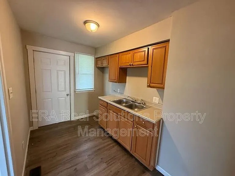 2886 Bellwood Ave — Photo 6