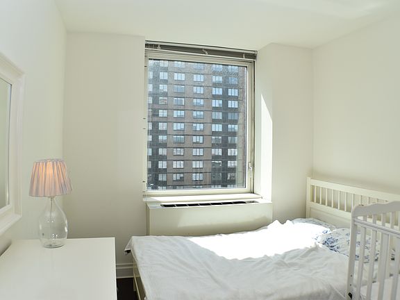 3rd image of 215 E 96th St #23F