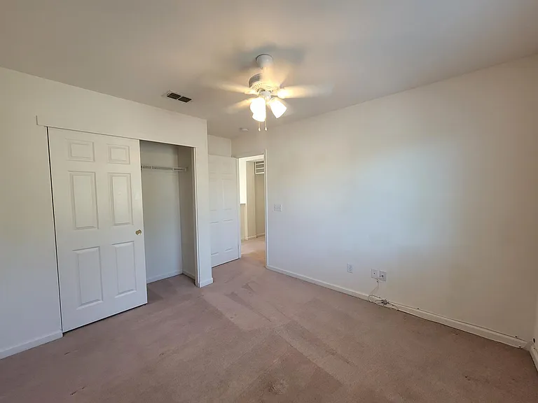 415 Zinnia Ct — Photo 34