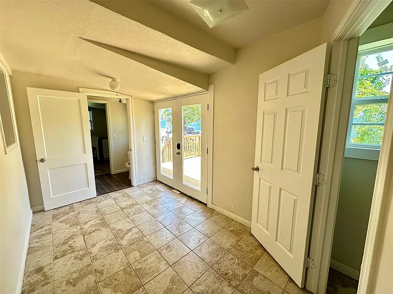 5222 Avenue O — Photo 14