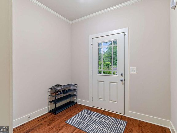 4th image of 1100 N Village Dr